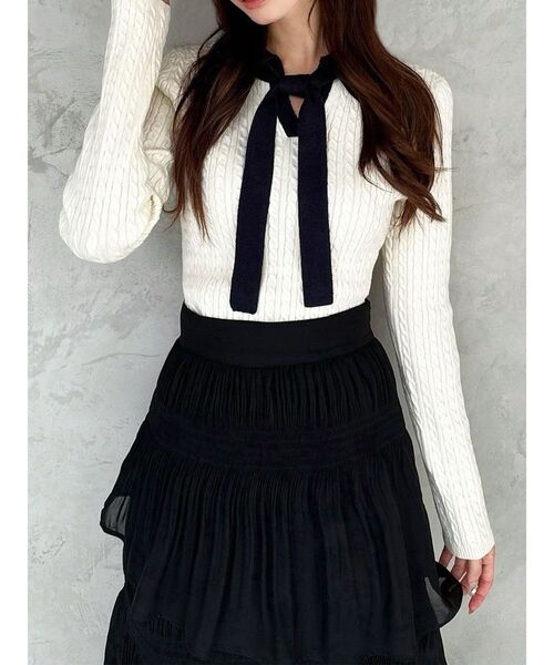 RESEXXY（リゼクシー）の「ナロータイケーブルニットトップス（ニット/セーター・レディース・アイボリー/ネイビー/グレー・FREE）」の2枚目の写真