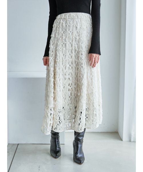 SNIDEL（スナイデル）の「Sustainableデコラティブシフォンフレアスカート（スカート・レディース・アイボリー/ブラック/バーガンディー・0/1）」の4枚目の写真