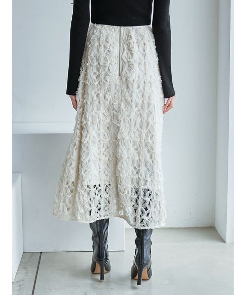 SNIDEL（スナイデル）の「Sustainableデコラティブシフォンフレアスカート（スカート・レディース・アイボリー/ブラック/バーガンディー・0/1）」の5枚目の写真