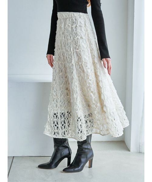 SNIDEL（スナイデル）の「Sustainableデコラティブシフォンフレアスカート（スカート・レディース・アイボリー/ブラック/バーガンディー・0/1）」の6枚目の写真
