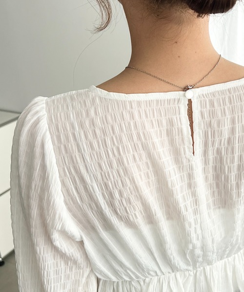 moment+(モーメントプラス)の「シアースモッキングライクスクエアネック長袖ダブルフリルペプラムブラウス(シャツ/ブラウス・レディース・ピンク/オフホワイト/ナチュラル/ブラック/ネイビー・M/L)」の16枚目の写真