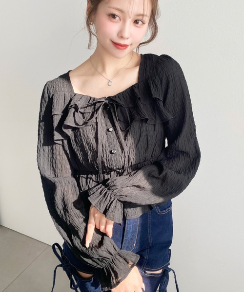 moment+(モーメントプラス)の「シアースモッキングライクスクエアネック長袖ダブルフリルペプラムブラウス(シャツ/ブラウス・レディース・ピンク/オフホワイト/ナチュラル/ブラック/ネイビー・M/L)」の17枚目の写真