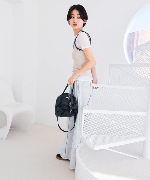 COLDE (コルデ)の「2wayフリル巾着バッグ【詳細動画あり】(ショルダーバッグ・レディース・ブラウン/ブラック/アイボリー・FREE)」の22枚目の写真