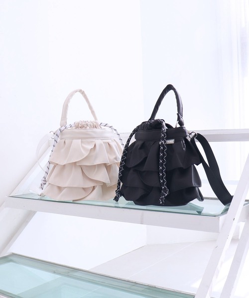 COLDE (コルデ)の「2wayフリル巾着バッグ(ショルダーバッグ・レディース・ブラウン/ブラック/アイボリー・FREE)」の16枚目の写真