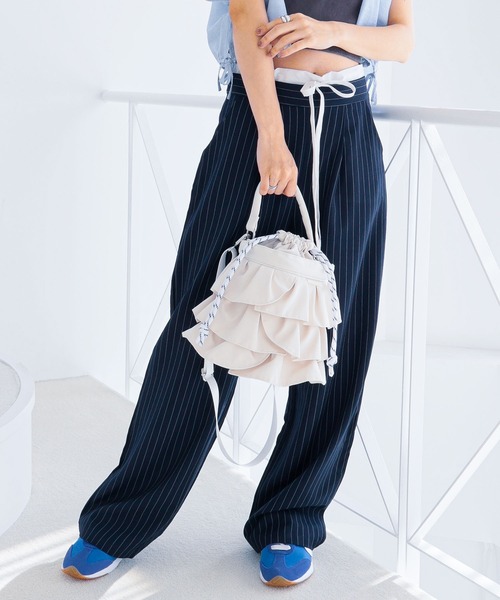 COLDE (コルデ)の「2wayフリル巾着バッグ【詳細動画あり】(ショルダーバッグ・レディース・ブラウン/ブラック/アイボリー・FREE)」の19枚目の写真