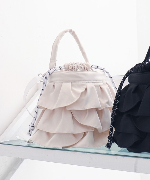 COLDE (コルデ)の「2wayフリル巾着バッグ【詳細動画あり】(ショルダーバッグ・レディース・ブラウン/ブラック/アイボリー・FREE)」の16枚目の写真