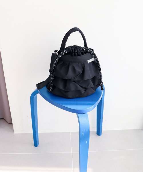 COLDE (コルデ)の「2wayフリル巾着バッグ【詳細動画あり】(ショルダーバッグ・レディース・ブラウン/ブラック/アイボリー・FREE)」の21枚目の写真