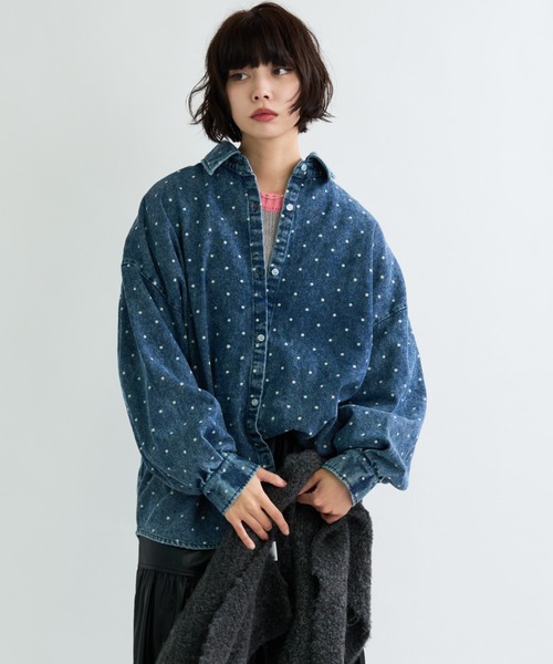 A.D.C.L.（エーディーシーエル）の「ドット柄 オーバーサイズ デニムシャツ（シャツ/ブラウス・レディース・ブルー/サックスブルー・M/L）」の7枚目の写真
