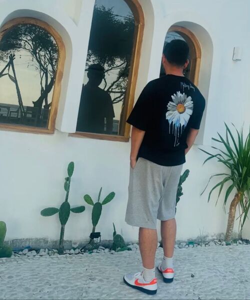 BEOM(ボム)の「メルティングデイジー オーバーサイズTシャツ ブラック(Tシャツ/カットソー・メンズ・その他・1/2)」の11枚目の写真