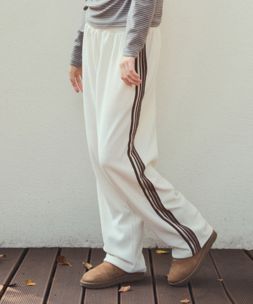 WEDNESDAYOASISFORWOMEN(ウェンズデー オアシス フォー ウーマン)の「W/エッセンシャルライントラックコーデュロイワイドパンツ_CREAM(W25-PT34)(その他パンツ・レディース・Cream・MEDIUM/LARGE)」の2枚目の写真