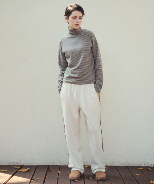 WEDNESDAYOASISFORWOMEN(ウェンズデー オアシス フォー ウーマン)の「W/エッセンシャルライントラックコーデュロイワイドパンツ_CREAM(W25-PT34)(その他パンツ・レディース・Cream・MEDIUM/LARGE)」の4枚目の写真