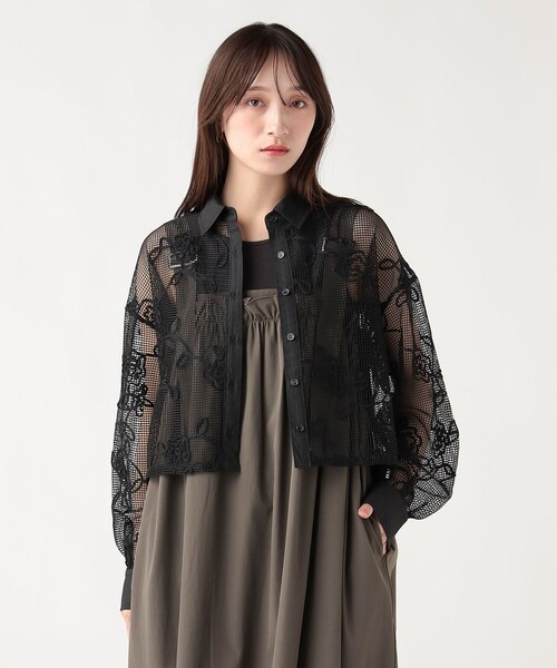 BEAMS HEART(ビームスハート)の「レギュラーカラー レース シャツ(シャツ/ブラウス・レディース・オフホワイト/ライム/ブラック・FREE)」の1枚目の写真
