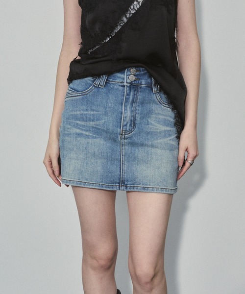 ENVYM（アンビー）の「Wボタン ストレッチ デニム ミニスカート（デニムスカート・レディース・ブルー/ブラック・SMALL/MEDIUM/LARGE）」の3枚目の写真