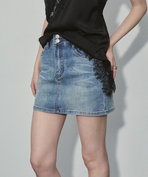 ENVYM（アンビー）の「Wボタン ストレッチ デニム ミニスカート（デニムスカート・レディース・ブルー/ブラック・SMALL/MEDIUM/LARGE）」の5枚目の写真