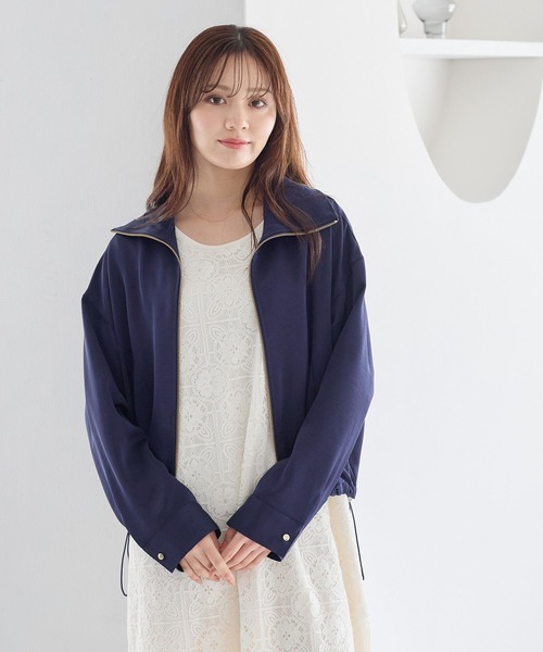 Andemiu（アンデミュウ）の「サテンブルゾン643040（ブルゾン・レディース・ネイビー/グレイッシュベージュ・FREE）」の8枚目の写真