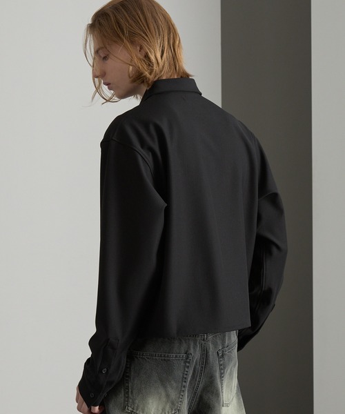 cussil(クシル)の「【cussil/クシル】ヘビードレープクロップドシルエットレギュラー長袖シャツ(シャツ/ブラウス・メンズ・ブラック/ホワイト・L/M/S)」の4枚目の写真