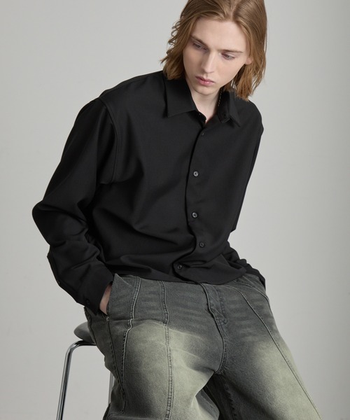 cussil(クシル)の「【cussil/クシル】ヘビードレープクロップドシルエットレギュラー長袖シャツ(シャツ/ブラウス・メンズ・ブラック/ホワイト・L/M/S)」の6枚目の写真