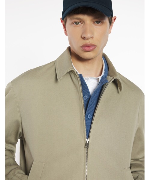 Maison Kitsune(メゾンキツネ)の「ELASTICATED ZIPPED BLOUSON(ブルゾン・メンズ・グレイッシュベージュ・XS/S)」の6枚目の写真