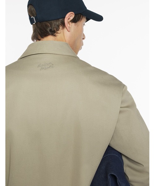 Maison Kitsune(メゾンキツネ)の「ELASTICATED ZIPPED BLOUSON(ブルゾン・メンズ・グレイッシュベージュ・XS/S)」の7枚目の写真