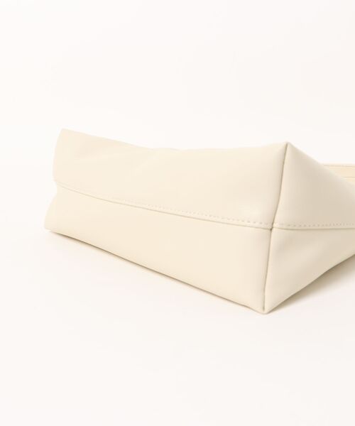 A.P.C.(アーペーセー)の「BABY NINON SHOULDER(ショルダーバッグ・レディース・イエロー系その他/オフホワイト・ONESIZE)」の4枚目の写真