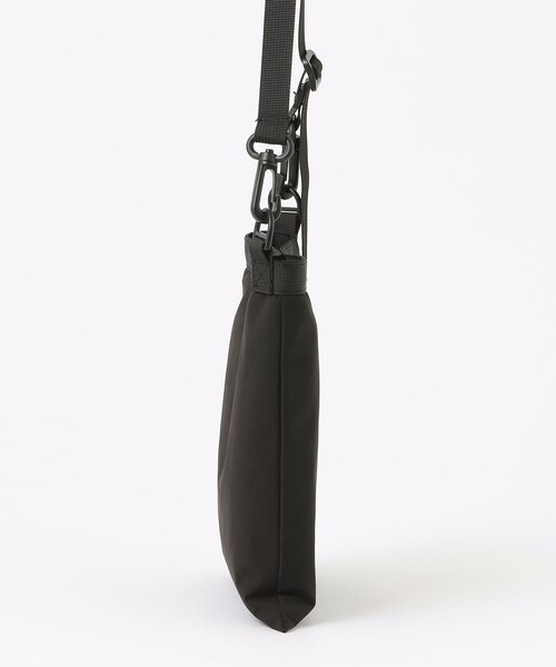 MACKINTOSH PHILOSOPHY（ﾏｯｷﾝﾄｯｼｭ ﾌｨﾛｿﾌｨｰ）の「【MACKINTOSH PHILOSOPHY × KiU】サコッシュ＆チャームポーチ（ショルダーバッグ・メンズ・ブラック/グレー・FREE）」の7枚目の写真