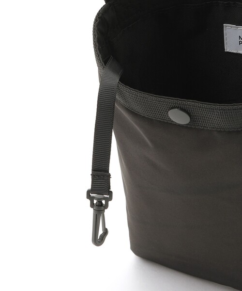 MACKINTOSH PHILOSOPHY（ﾏｯｷﾝﾄｯｼｭ ﾌｨﾛｿﾌｨｰ）の「【MACKINTOSH PHILOSOPHY × KiU】サコッシュ＆チャームポーチ（ショルダーバッグ・メンズ・ブラック/グレー・FREE）」の13枚目の写真