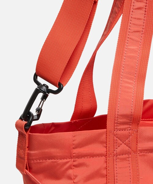 AIGLE(エーグル)の「撥水 ライト&コンパクト トートバッグ 14L(トートバッグ・レディース・オレンジ/ホワイト/ダークネイビー・FREE)」の12枚目の写真