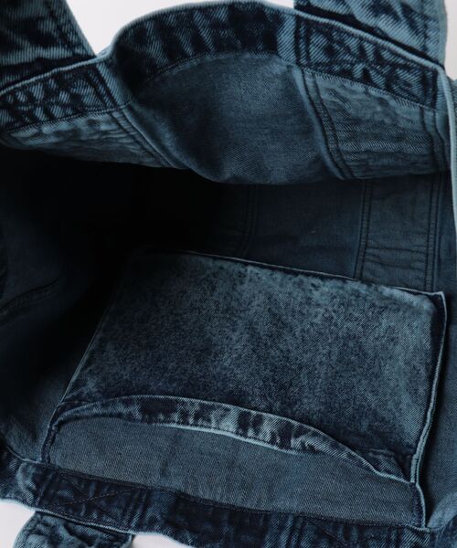 ALLSAINTS（オールセインツ）の「IZZY DENIM TOTE（トートバッグ・レディース・ブルー系その他・ONE SIZE）」の4枚目の写真