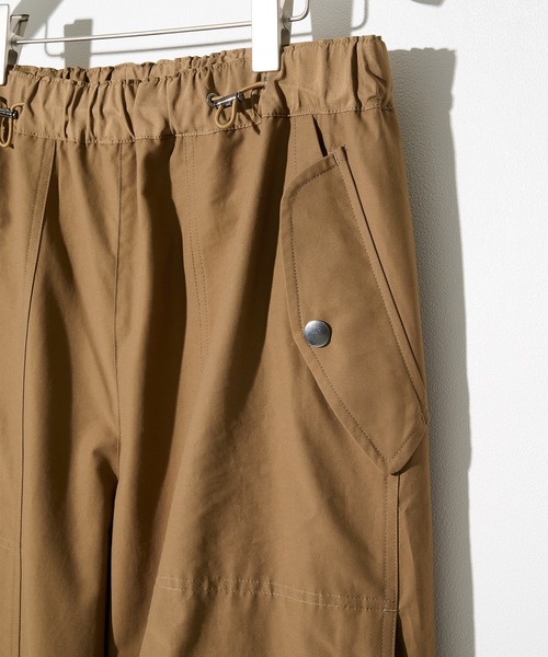 UJOH（ウジョー）の「【UJOH HOMME/ウジョー】Draw Cord Utility PNT（その他パンツ・メンズ・ブラック/ブラウン・5/4）」の6枚目の写真