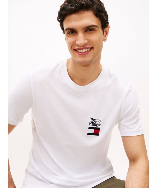 TOMMY HILFIGER（トミーヒルフィガー）の「BRAND LOVE TEXT STACK TEE（Tシャツ/カットソー・メンズ・レッド/ホワイト/ブラック・LARGE/SMALL/MEDIUM/X-LARGE）」の9枚目の写真