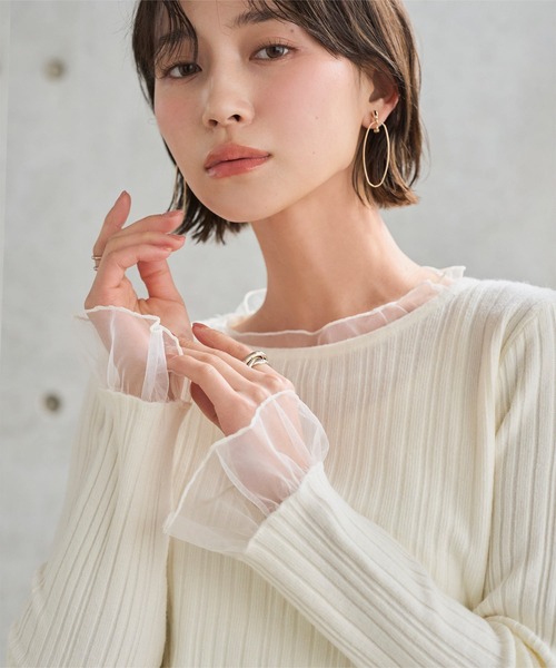 KOBE LETTUCE(コウベレタス)の「チュール切り替えリブニットトップス(ニット/セーター・レディース・オフホワイト/グレー/ブラック・M)」の4枚目の写真