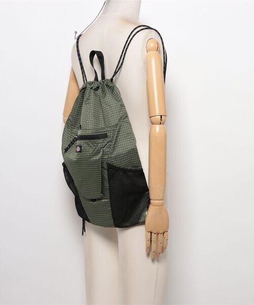 Dickies(ディッキーズ)の「【Dickies】ディッキーズ ATHLETIC KNAPSACK GRID/アスレチック ナップサック グリッド(バックパック/リュック・メンズ・グレー/ホワイト/カーキ/ブラック・FREE)」の16枚目の写真