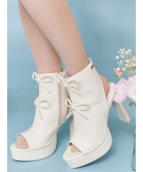 EATME(イートミー)の「ダブルリボンブーツサンダル(サンダル・レディース・ブラック/アイボリー・LARGE/MEDIUM/SMALL)」の9枚目の写真