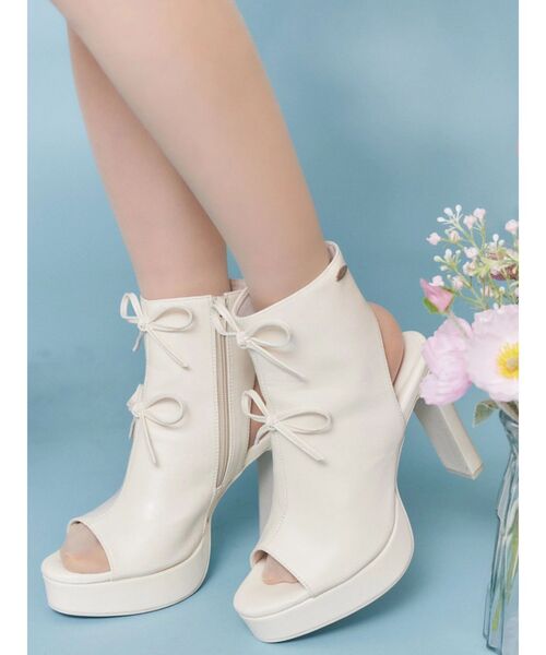 EATME(イートミー)の「ダブルリボンブーツサンダル(サンダル・レディース・ブラック/アイボリー・LARGE/MEDIUM/SMALL)」の11枚目の写真