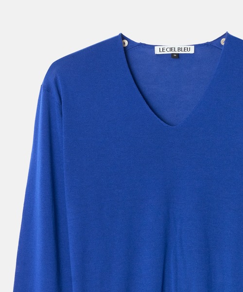LE CIEL BLEU（ルシェルブルー）の「デタッチャブルスカーフVニット / Detachable Scarf V Knit（ニット/セーター・レディース・レッド/ブルー/グレー・36）」の9枚目の写真