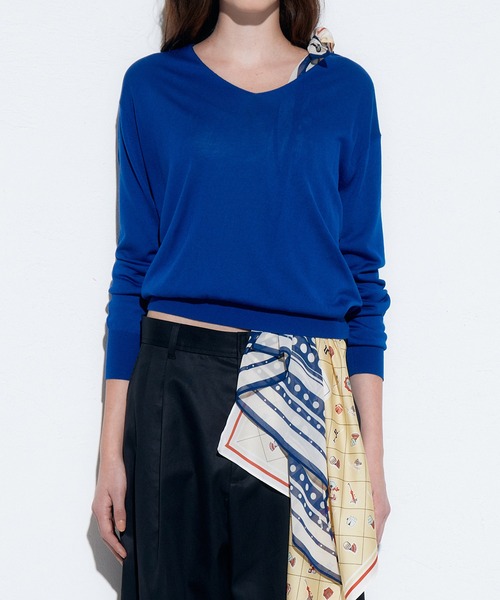 LE CIEL BLEU（ルシェルブルー）の「デタッチャブルスカーフVニット / Detachable Scarf V Knit（ニット/セーター・レディース・レッド/ブルー/グレー・36）」の6枚目の写真