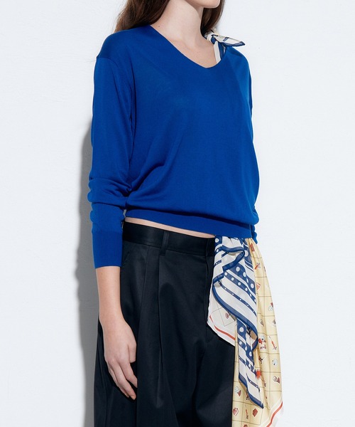 LE CIEL BLEU（ルシェルブルー）の「デタッチャブルスカーフVニット / Detachable Scarf V Knit（ニット/セーター・レディース・レッド/ブルー/グレー・36）」の5枚目の写真