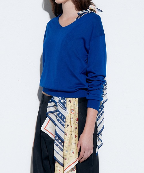 LE CIEL BLEU（ルシェルブルー）の「デタッチャブルスカーフVニット / Detachable Scarf V Knit（ニット/セーター・レディース・レッド/ブルー/グレー・36）」の4枚目の写真