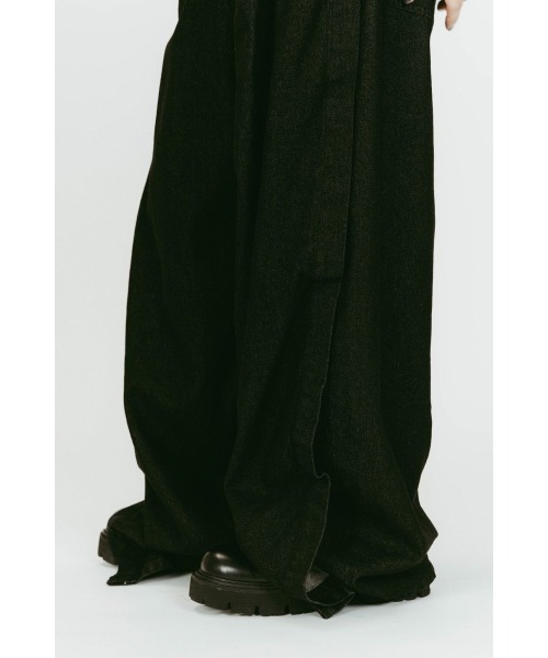 Knuth Marf(クヌースマーフ)の「cling drape denim pants(unisex)(デニムパンツ・レディース・ブラック・X-SMALL/SMALL/MEDIUM)」の10枚目の写真