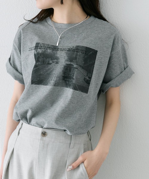 PUAL CE CIN（ピュアルセシン）の「アソートフォトプリントTシャツ（Tシャツ/カットソー・レディース・グレー/オフホワイト・FREE）」の2枚目の写真