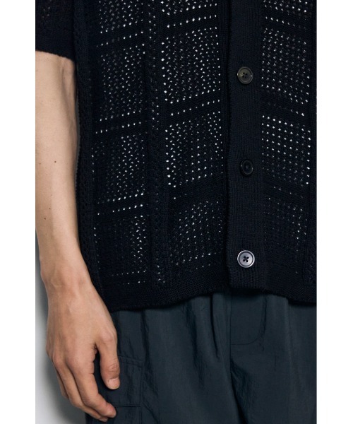 AZUL by moussy（アズールバイマウジー）の「スクエアパターンニットメッシュシャツ　メッシュトップス　羽織　春服　夏服　秋服　メッシュニット　サマーニット（シャツ/ブラウス・メンズ・ベージュ/ブラック/オフホワイト・MEDIUM/LARGE）」の22枚目の写真