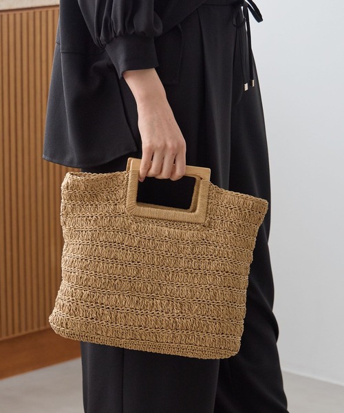 Elura(エルーラ)の「ウッドハンドルペーパートート/646461(ハンドバッグ・レディース・ベージュ/ブラウン・FREE)」の1枚目の写真