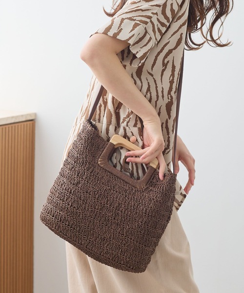 Elura(エルーラ)の「ウッドハンドルペーパートート/646461(ハンドバッグ・レディース・ベージュ/ブラウン・FREE)」の2枚目の写真