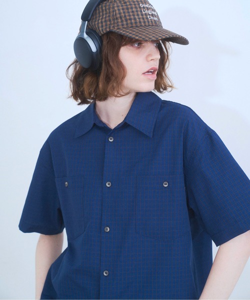 Zooodle（ズードル）の「Micro Check Short Sleeve Shirt - マイクロチェック半袖シャツ -（シャツ/ブラウス・メンズ・ネイビー/ブラウン・MEDIUM/LARGE）」の2枚目の写真