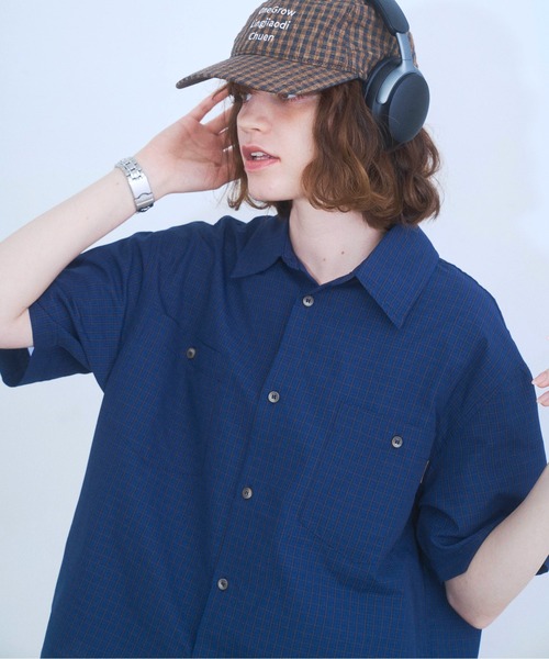 Zooodle（ズードル）の「Micro Check Short Sleeve Shirt - マイクロチェック半袖シャツ -（シャツ/ブラウス・メンズ・ネイビー/ブラウン・MEDIUM/LARGE）」の3枚目の写真
