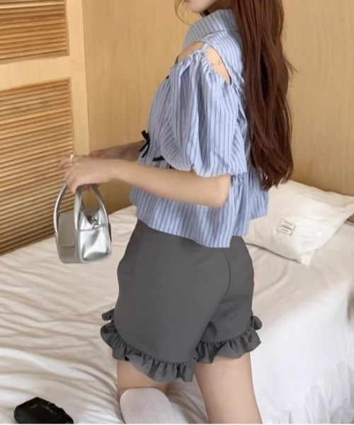 &soiree(アンドソワレ)の「フロントポケットデザインフリルショートパンツ(その他パンツ・レディース・グレー/ブラック・X-SMALL/SMALL/MEDIUM/LARGE/X-LARGE)」の3枚目の写真