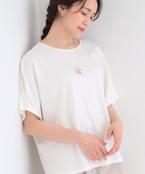 SHOO・LA・RUE(シューラルー)の「【洗濯機可/S-LL】フェイクパールがアクセント お袖タックドルマンブラウス(Tシャツ/カットソー・レディース・ブラック/グレー/オフホワイト・01/02/04/03)」の1枚目の写真