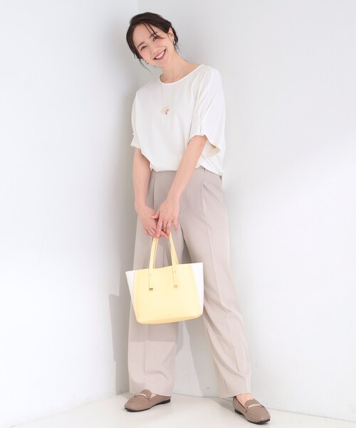 SHOO・LA・RUE(シューラルー)の「【洗濯機可/S-LL】フェイクパールがアクセント お袖タックドルマンブラウス(Tシャツ/カットソー・レディース・ブラック/グレー/オフホワイト・01/02/04/03)」の6枚目の写真