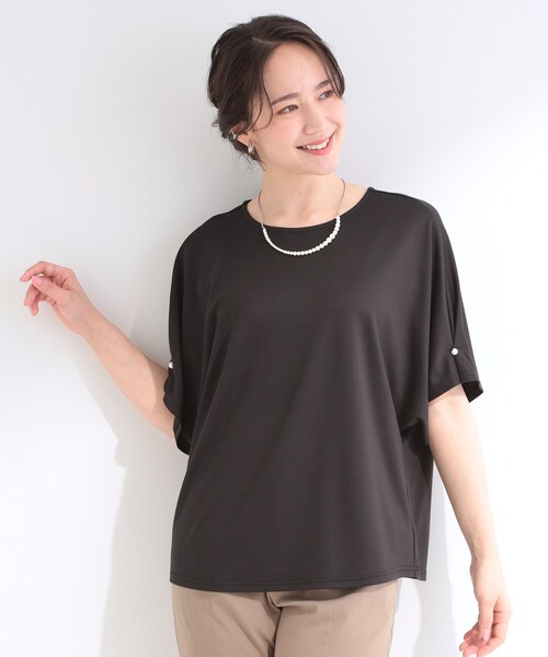 SHOO・LA・RUE(シューラルー)の「【洗濯機可/S-LL】フェイクパールがアクセント お袖タックドルマンブラウス(Tシャツ/カットソー・レディース・ブラック/グレー/オフホワイト・01/02/04/03)」の12枚目の写真