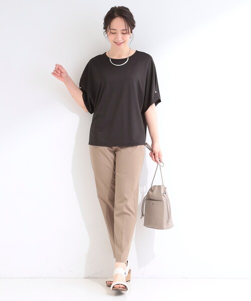 SHOO・LA・RUE(シューラルー)の「【洗濯機可/S-LL】フェイクパールがアクセント お袖タックドルマンブラウス(Tシャツ/カットソー・レディース・ブラック/グレー/オフホワイト・01/02/04/03)」の14枚目の写真